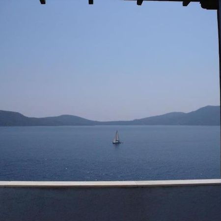 Villa With Breathtaking Views And Private Beach Agios Dimitrios  Exterior photo