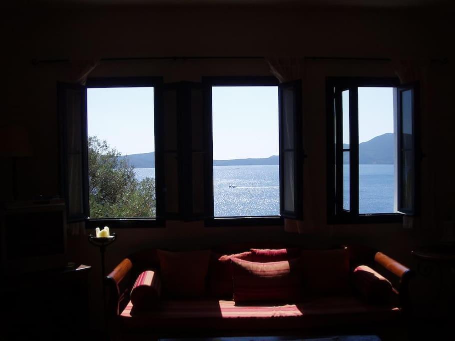 Villa With Breathtaking Views And Private Beach Agios Dimitrios  Exterior photo
